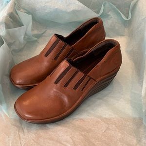 Bionico brown wedge clogs size 9